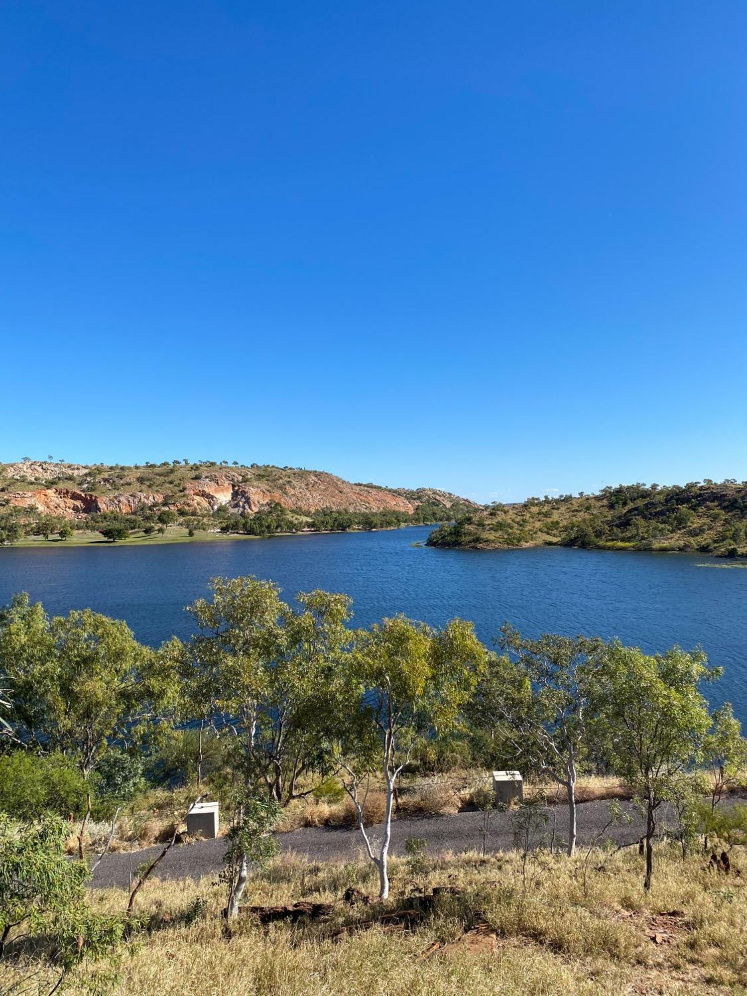 Central Point Motel Mount Isa Eksteriør bilde