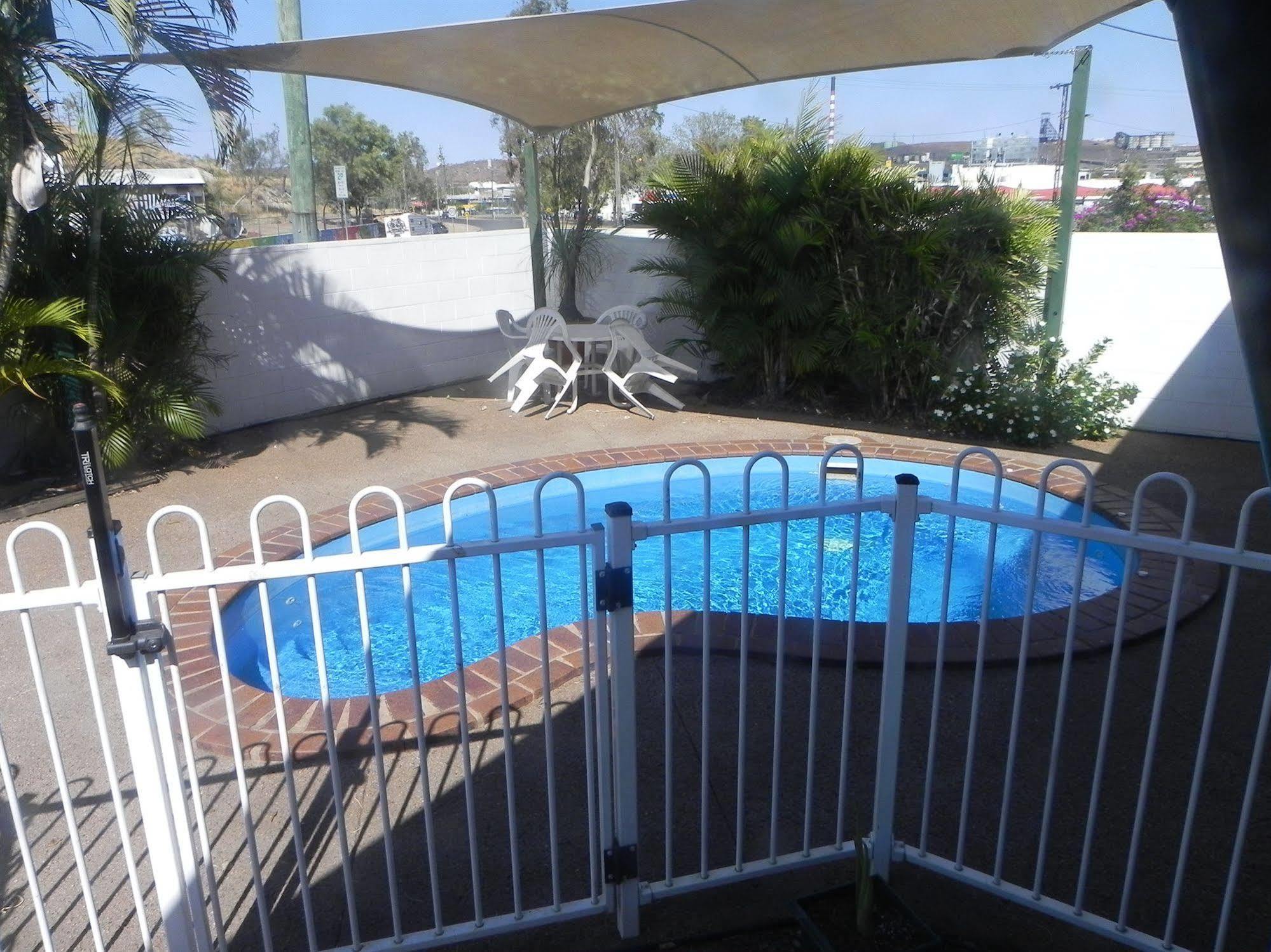 Central Point Motel Mount Isa Eksteriør bilde